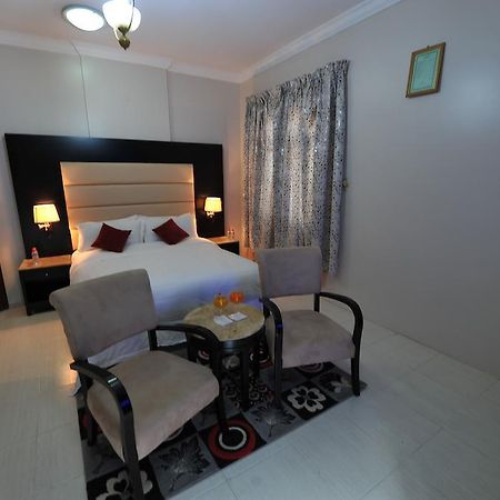 Nadinah Janadriyah Suites 13 מראה חיצוני תמונה