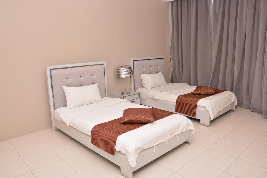 Nadinah Janadriyah Suites 13 מראה חיצוני תמונה