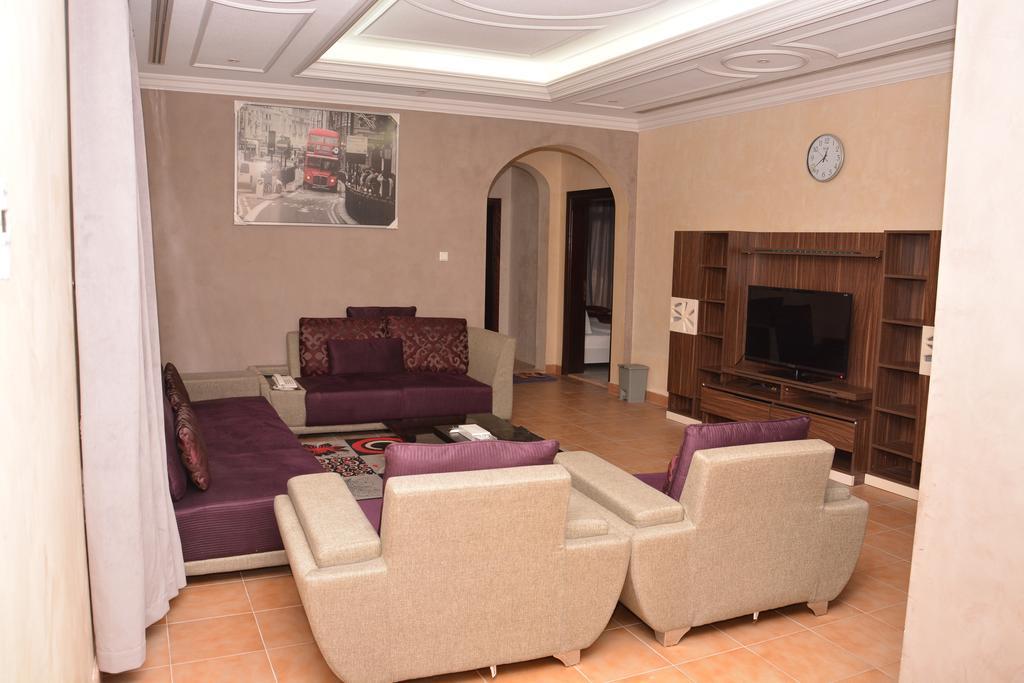 Nadinah Janadriyah Suites 13 מראה חיצוני תמונה