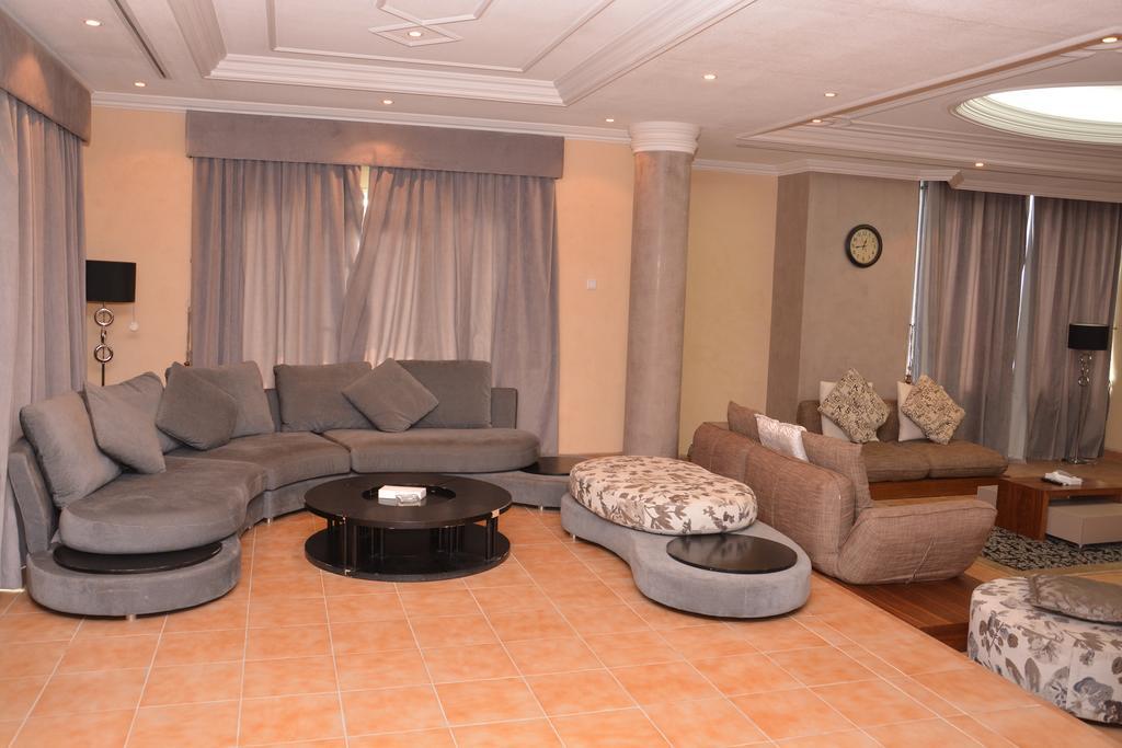 Nadinah Janadriyah Suites 13 מראה חיצוני תמונה