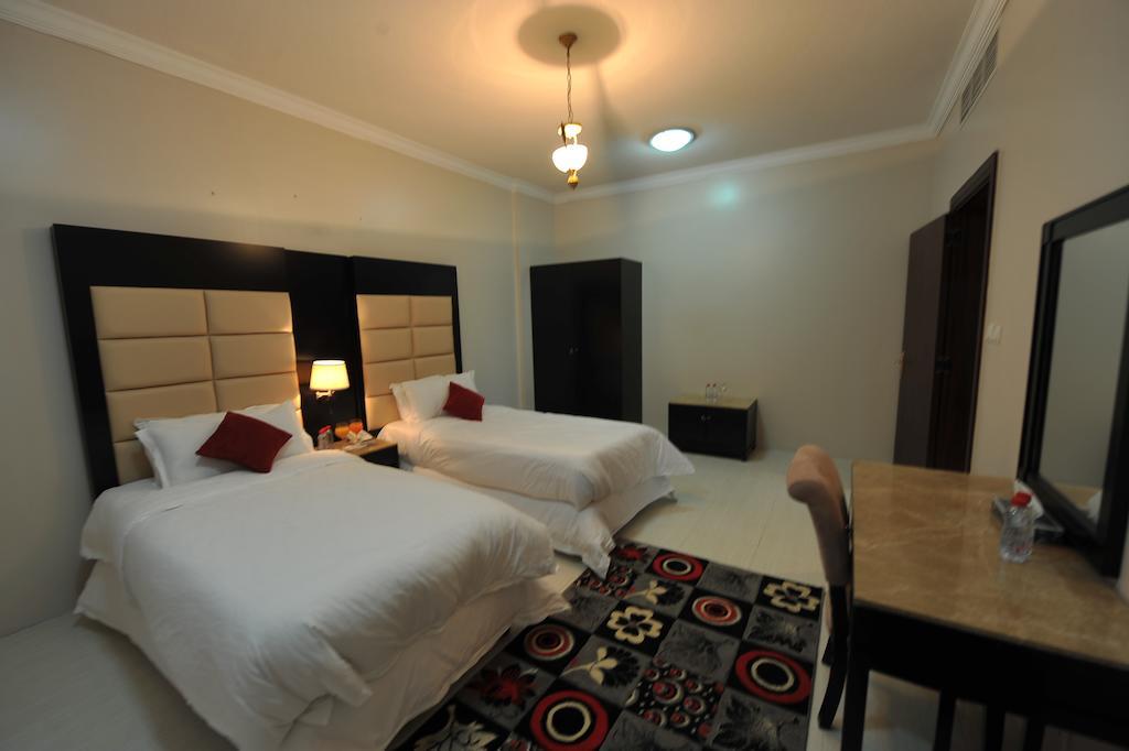 Nadinah Janadriyah Suites 13 חדר תמונה