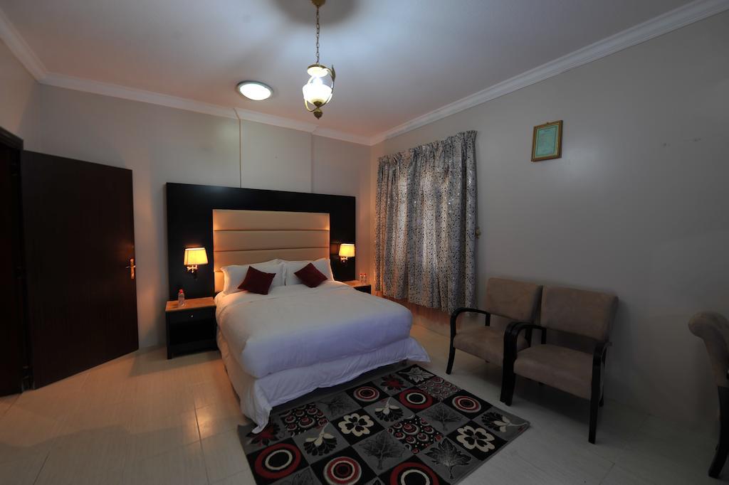 Nadinah Janadriyah Suites 13 חדר תמונה